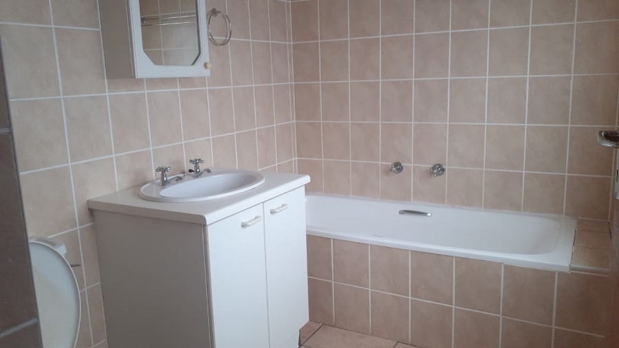 To Let 2 Bedroom Property for Rent in Wavecrest Eastern Cape